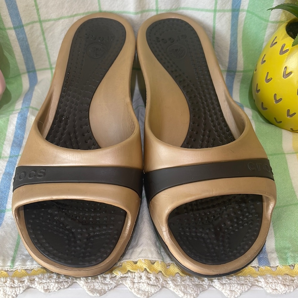 Crocs slip on wedge heel, ladies 9 gold and bronze